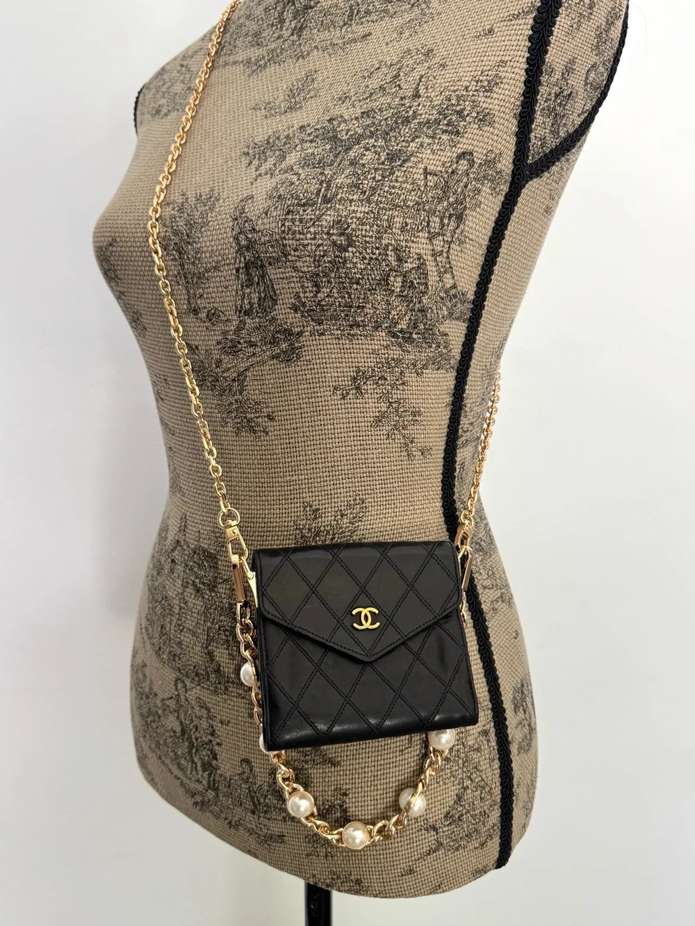 Authentic Vintage Chanel CC Wallet on Chain Black Quilted Leather Crossbody Bag - Picture 1 of 16